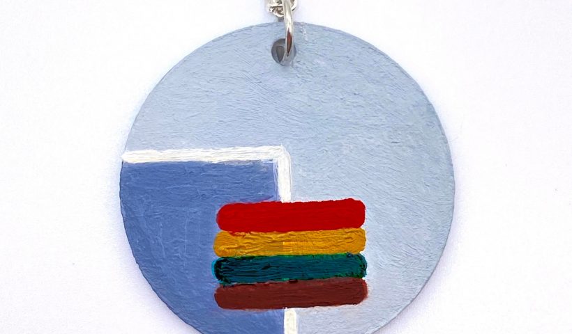 o4cdgggyohj61 820x480 - A tiny oil painting on a pendant inspired by an embroidered patch - hobbies, crafts