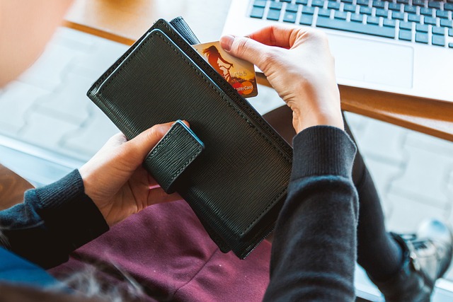 Online Shopping Just Isn't The Same As Going Into A Store Online Shopping Just Isn't The Same As Going Into A Store - family